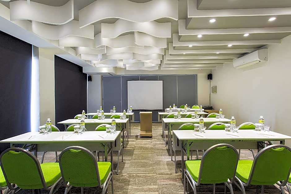 Maxonehotels At Bukit Jimbaran