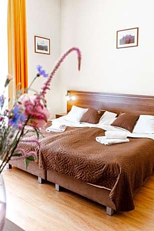 One-Bedroom Apartment with Twin Beds