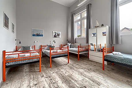 Hostel Quadruple Room with Shared Bathroom on Hall