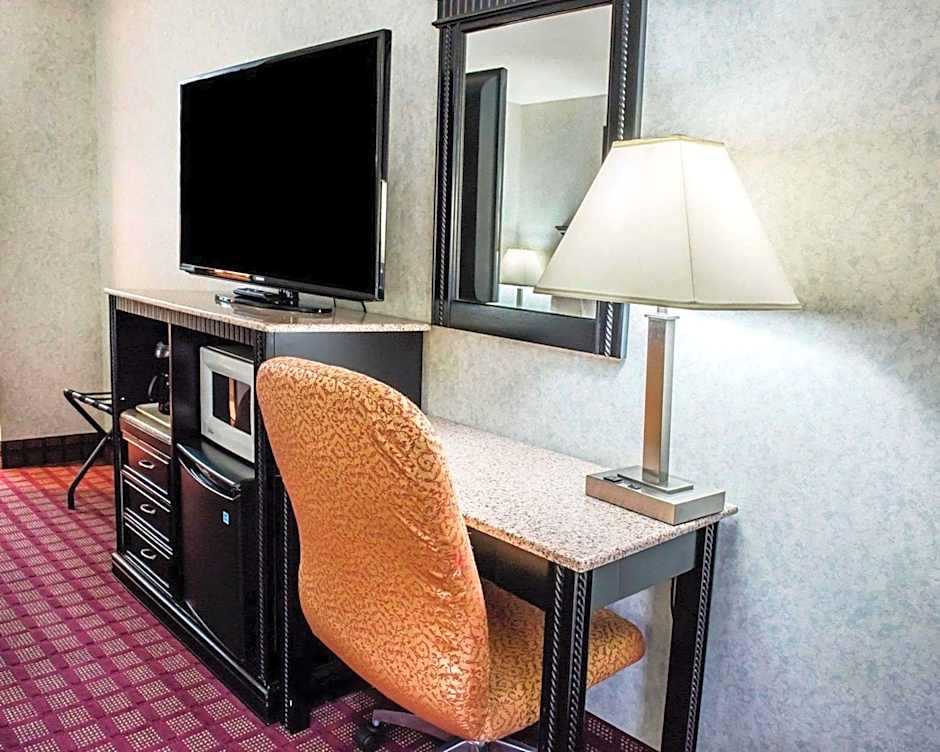 Quality Inn & Suites North Gibsonia
