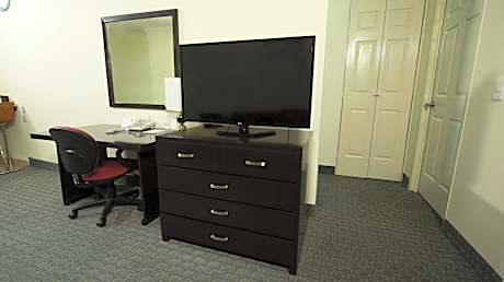 Primary Suite with Two Bedrooms, Two Queen Beds, Non-Smoking