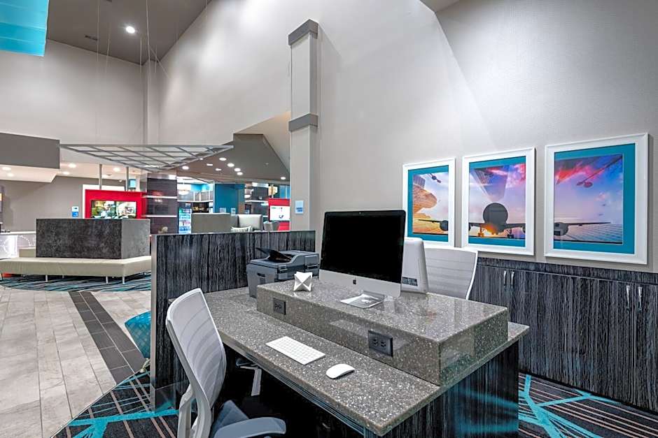 Holiday Inn Express & Suites Charlotte Airport By IHG