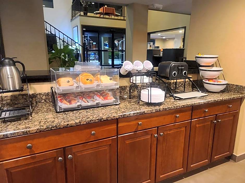 Comfort Inn & Suites Leeds I-20