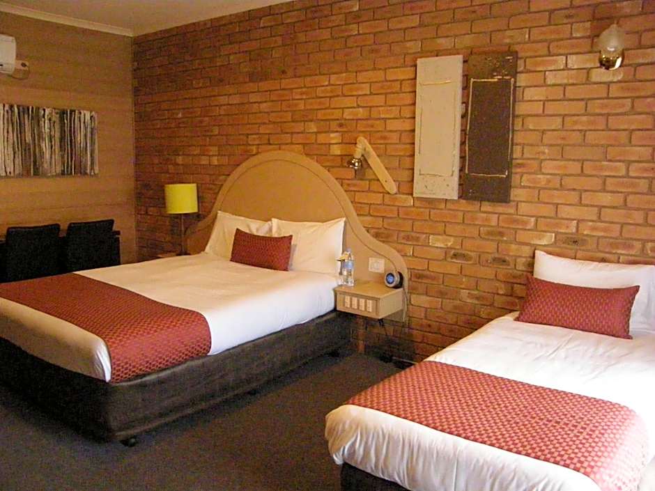 Quality Inn Colonial