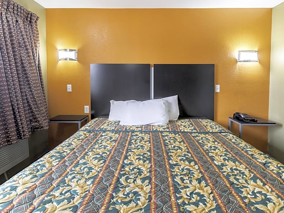 OYO Hotel Lake Charles Hwy 10