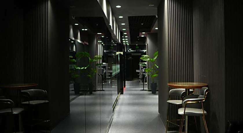 Chinggis Khaan Hotel