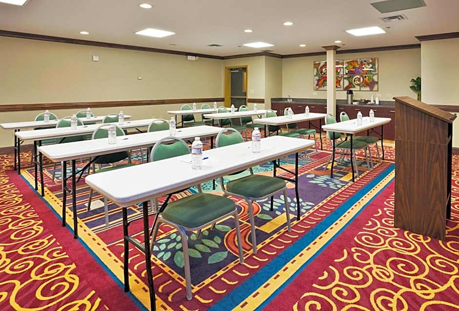 Holiday Inn Express Hotel & Suites Birmingham - Inverness 280 By IHG