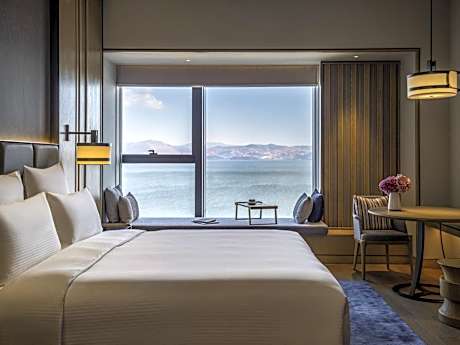 Executive King Room with Lake View