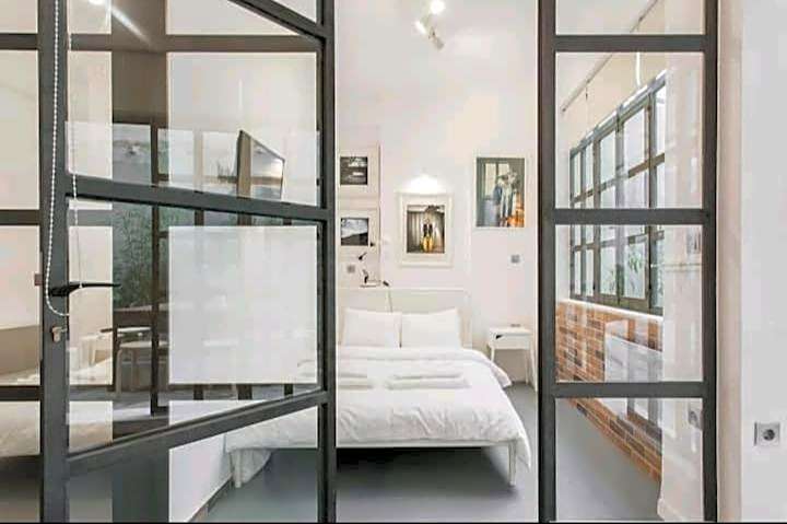 Fashionable Base in Central Athens in the Old Tailor Factory