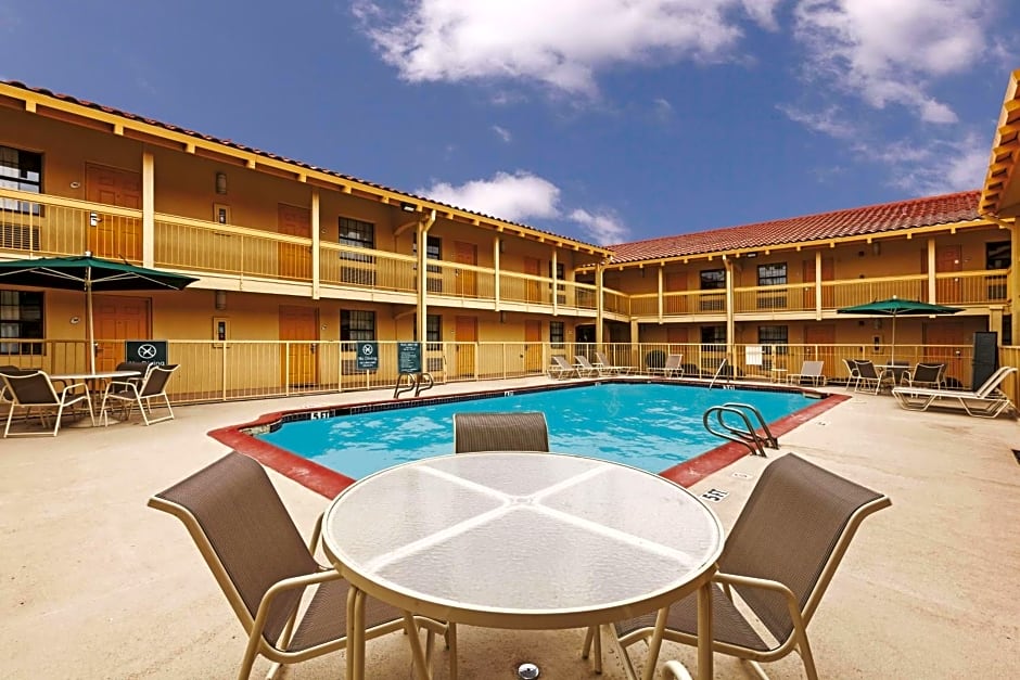 La Quinta Inn & Suites by Wyndham Midland