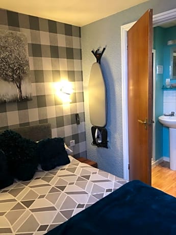 Small Double En-suite Room