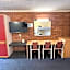 OVERLANDER MOTOR LODGE