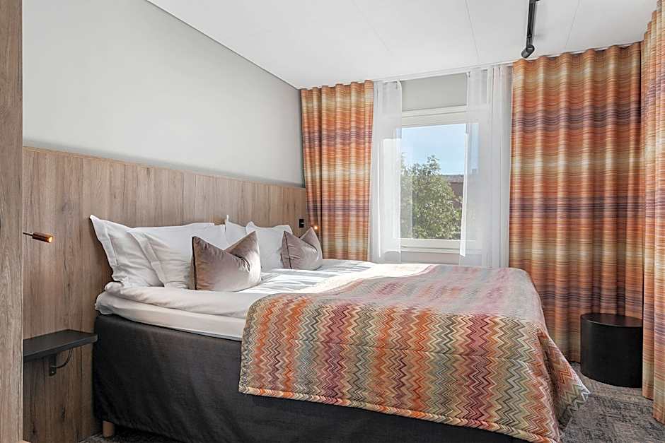 Photo 1 of 4 of Business 2 Twin Beds with Sofabed