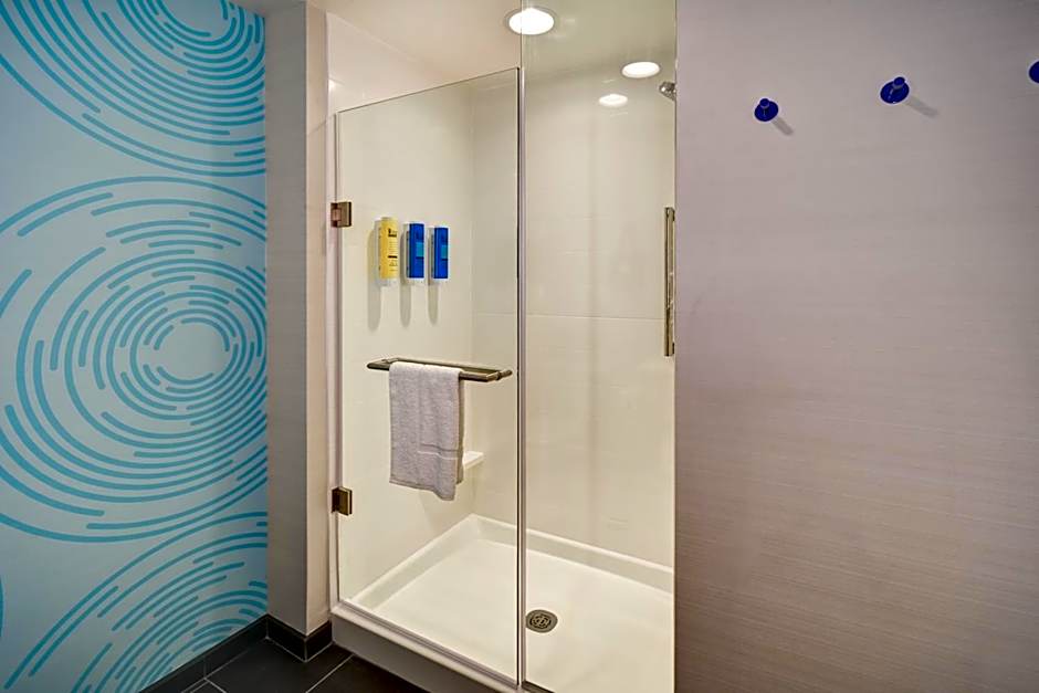 Tru by Hilton Louisville Airport, KY