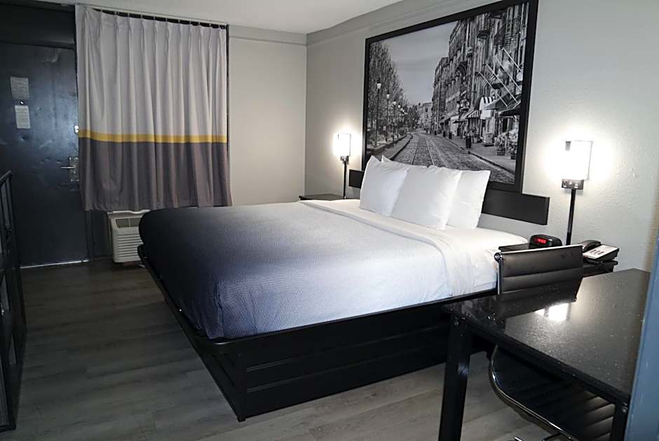 Super 8 by Wyndham Savannah