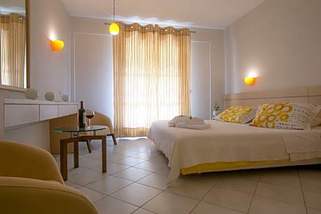 Triple Room with Garden View