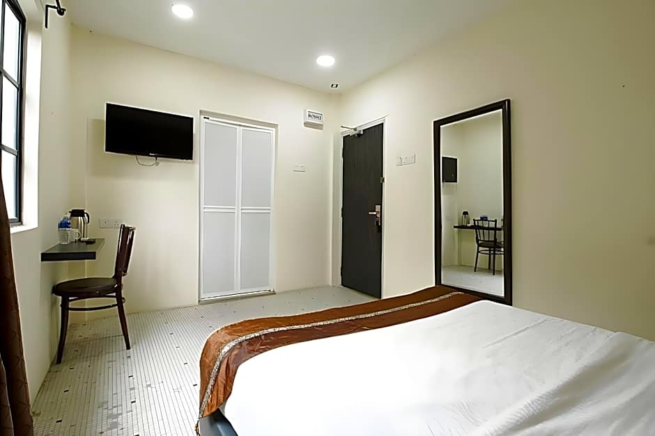 M S Hotel, Tengku Kelana KTM Klang