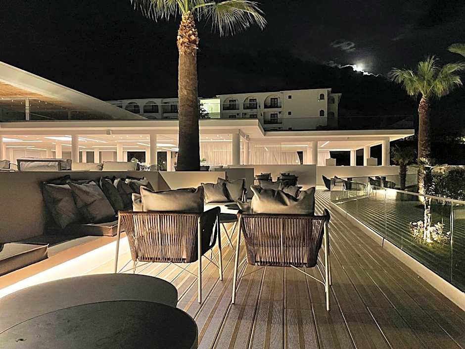 Akrathos Beach Hotel