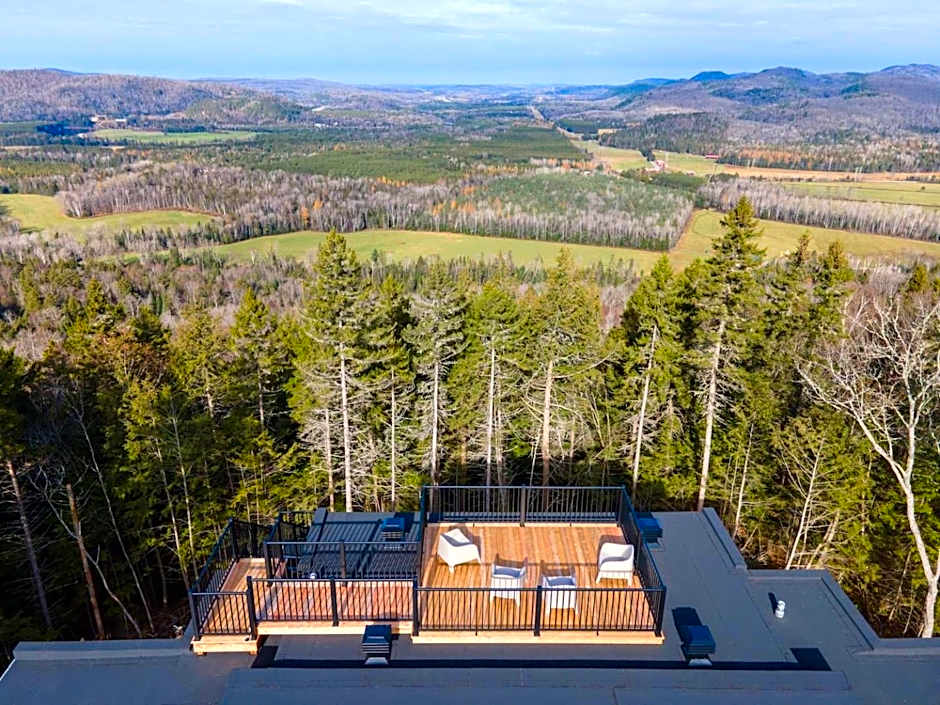 Chalet XO Tremblant - 5BRs, Private Baths, Spa, Sauna & Rooftop