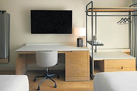 Premium Pantry Access, Deluxe Guest room, 2 Queen, City view