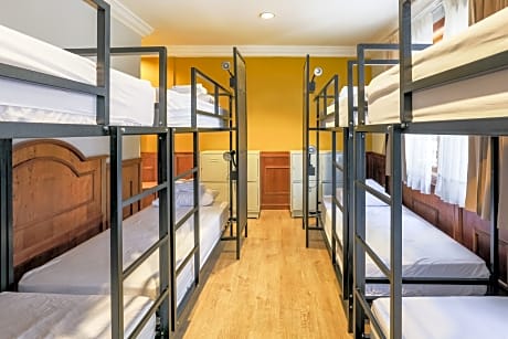 8 Bed Community Room