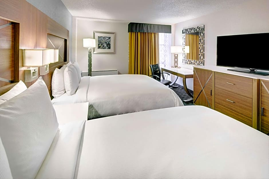 DoubleTree by Hilton Milwaukee Downtown