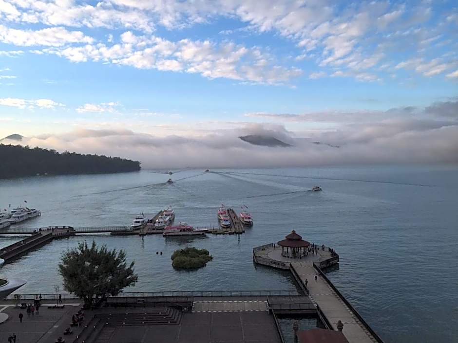 Hu Yue Lakeview Hotel