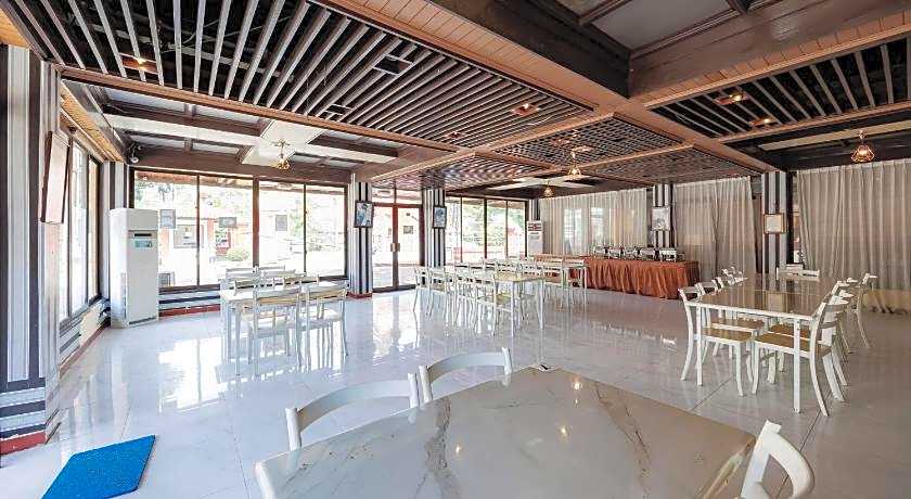 RedDoorz Plus near Tugu Mercusuar Anyer