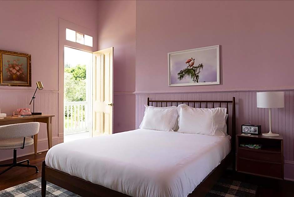 Photo 1 of 7 of 1 Queen Bed, Balcony