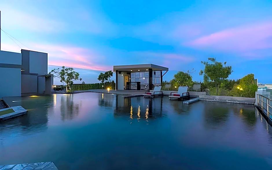 De Botan Srinakarin Hotel & Residence