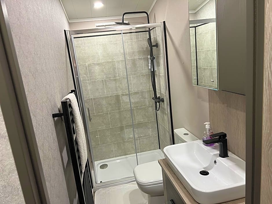 Arranview Lochside Pods & Lodges all with private Hot-tubs