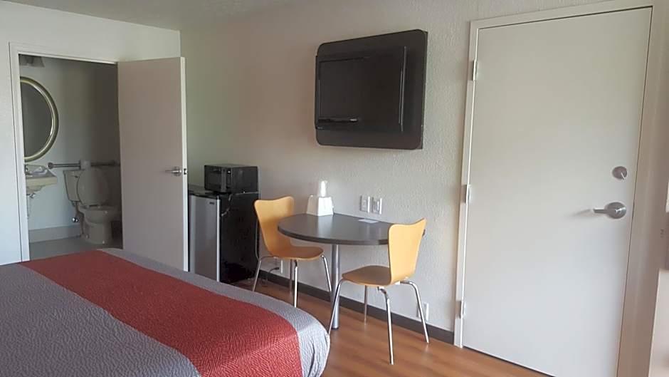 Motel 6-Columbus, OH - OSU