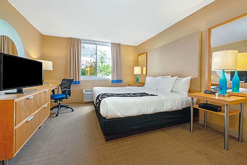 Photo 1 of 4 of 1 King Bed