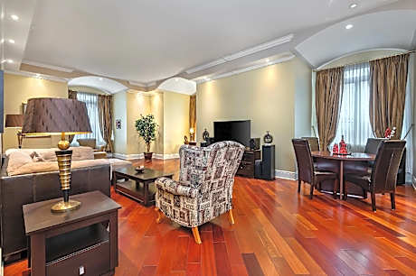 Efficiency King Suite with Living room - Non Smoking