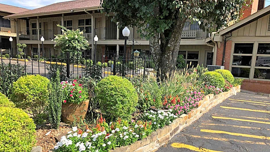Charles Wesley Motor Lodge Broken Bow