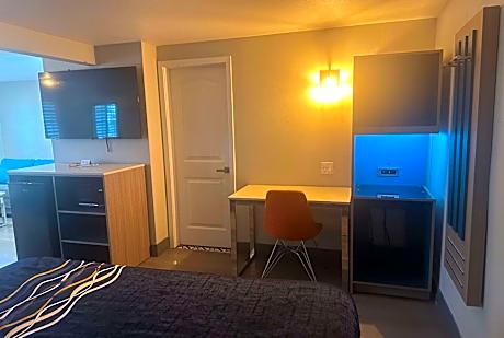 Suite with Two King Beds - Non-Smoking