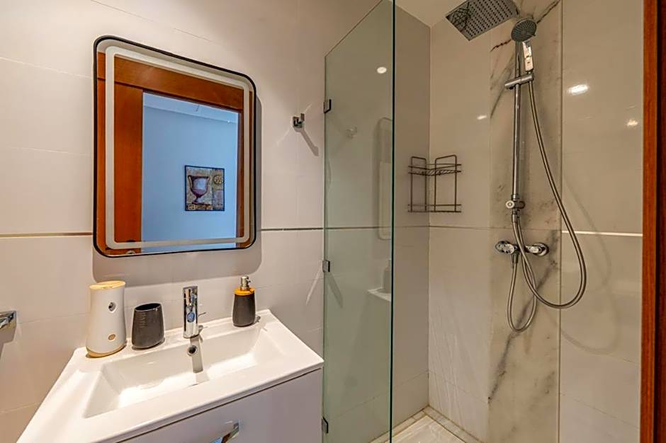 Modern 2BR Apartment with Pool & Secure Parking in Marrakech