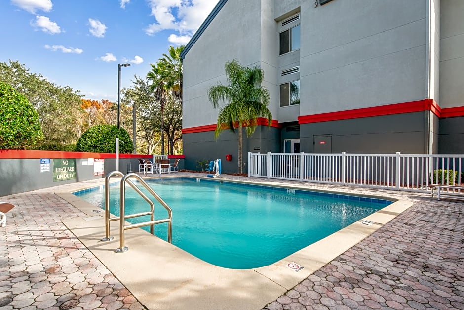 OYO Townhouse Orlando West