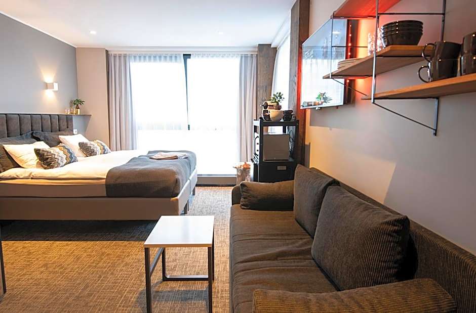 B14 Apartments & Rooms