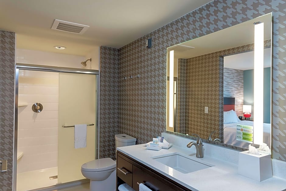 Photo 1 of 4 of 1 King Bed Suite