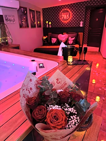 SUITE 785 Chambre Jacuzzi Sauna