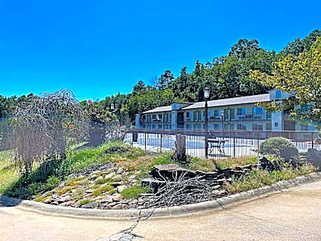 Quality Inn Clinton North