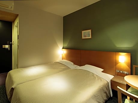 Twin Room - Non-Smoking