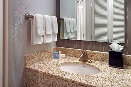 One Bedroom Conference Suite - King - Hearing Accessible