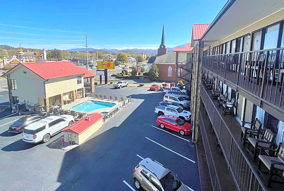 Super 8 by Wyndham Pigeon Forge Downtown