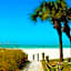 Searenity, Waterside studio in the heart of Treasure Island, walk to beach