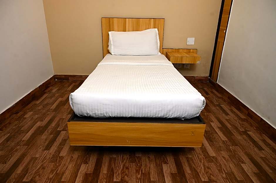 Hotel K.C. Cross Road