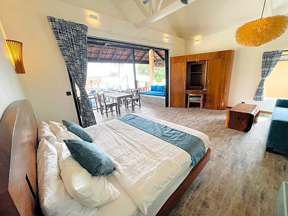 Absolute Beachfront Villas