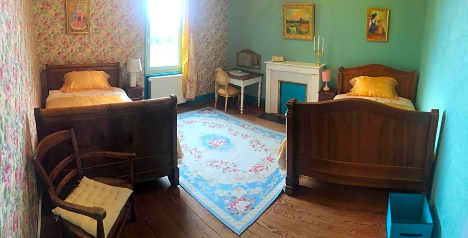 Le manoir de la Source au bord de l'EuroVélo 6