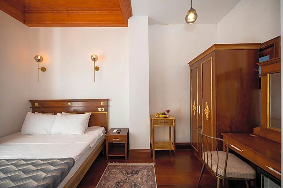 Valeria Antique 1892